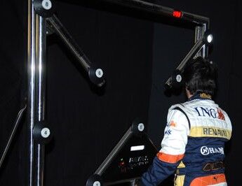 entrenando reflejos con batak en formula 1