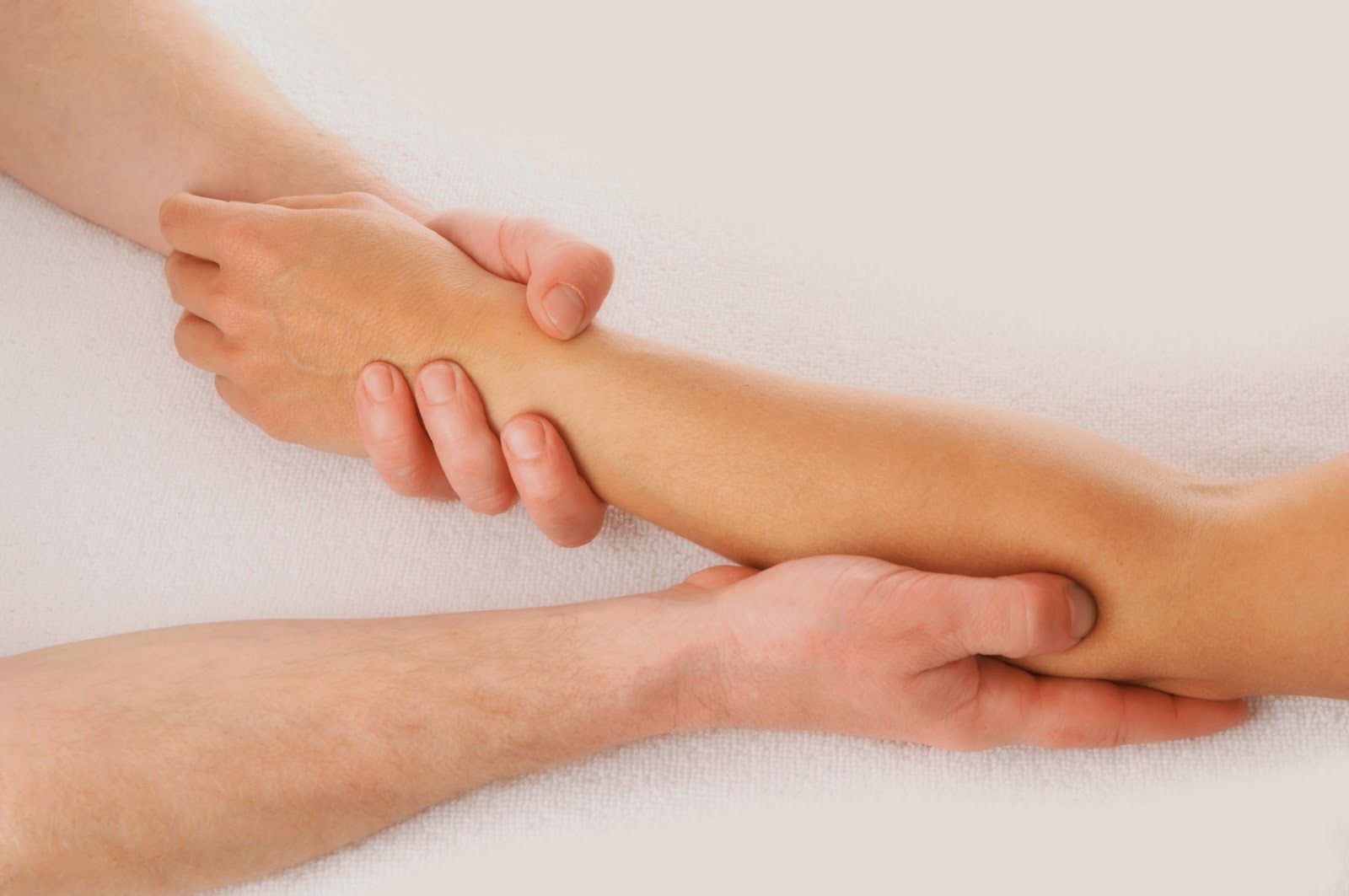 Masaje en Codo. Tratamiento de epicondilitis